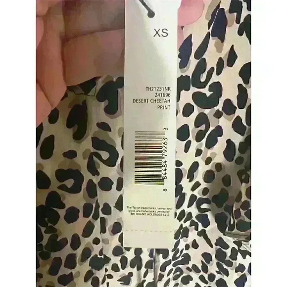 T Tahari Women's Desert Cheetah Print Blouse XS Short Sleeve Ruffled Neck Casual - Picture 6 of 12